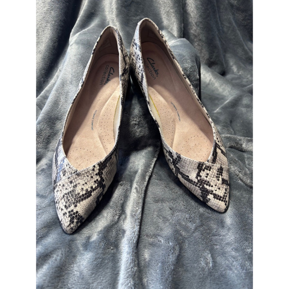 EUC Clark's Women's Natalyn Wish Ballet Flat Pointed size 11 Grey Snakeprint - Picture 9 of 10